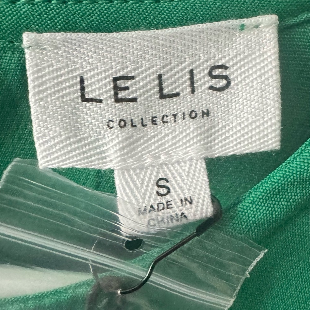 LE LIS RUFFLE YOUR FEATHERS TOP - Picture 5 of 13